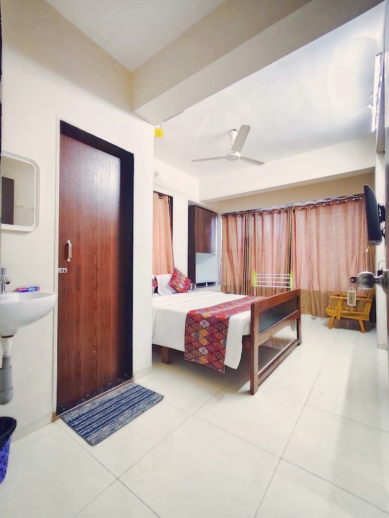 OM Lodging - OM Lodging, Sunrise tower, Opposite Court building, Mahadik compound Nardave naka, Mumbai - Goa Hwy, Kankavli, Maharashtra 416602, India