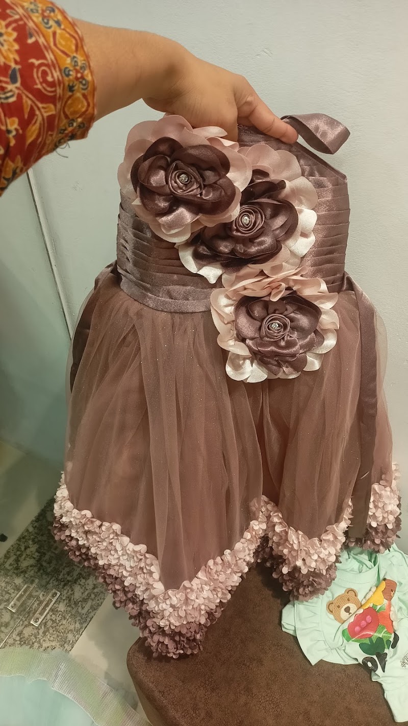 Mumkins Kids Wear - Mumkins Kids Wear opp. Anand Plaza, near Lake City Mall, Ayad, Kharakua, Udaipur, Rajasthan 313001, India