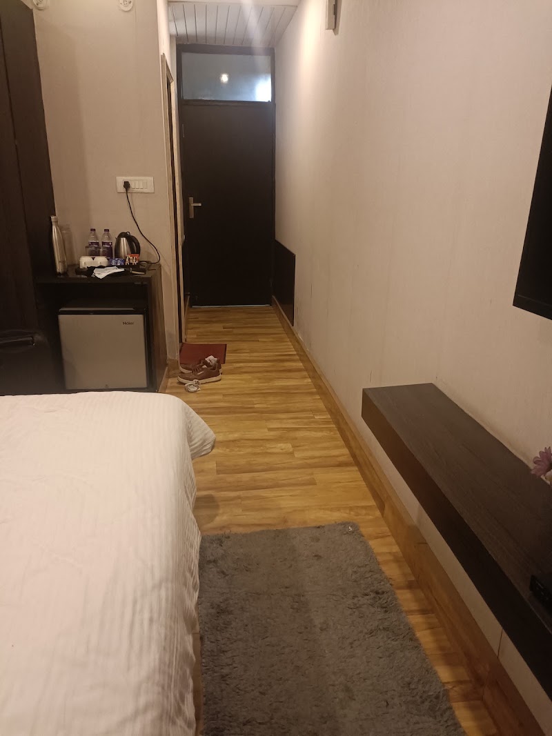 Hotel Paradise Ganga River Side - Hotel Paradise Ganga River Side Triveni Ghat, Main Bazar Rd, opposite Police Chowki, Mayakund, Rishikesh, Uttarakhand 249201, India