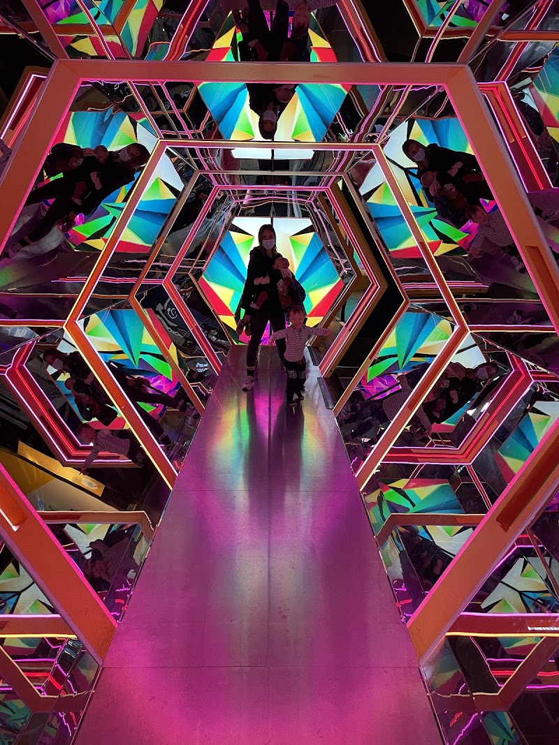 Montreal Science Centre - Montreal Science Centre, 2 R. de la Commune O, Montréal, QC H2Y 4B2, Canada