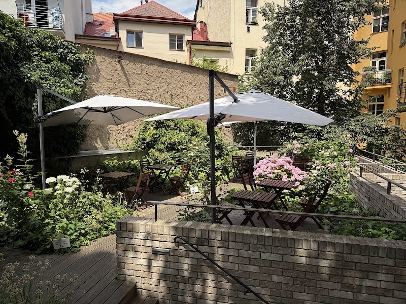 Café v zahradě - Café v zahradě nám. Bratří Synků 400/12, 140 00 Praha 4-Nusle, Czechia