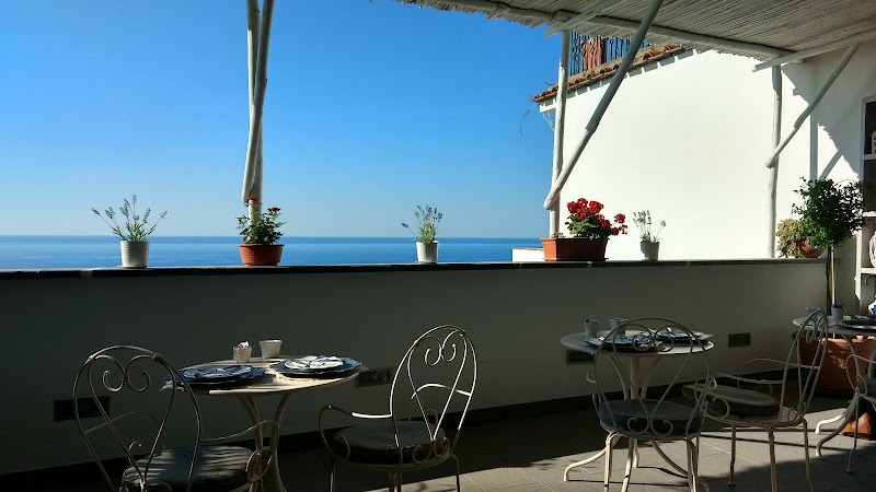 La Maurella B&B - La Maurella B&B, Via Roma, 46, 84010 Praiano SA, Italy