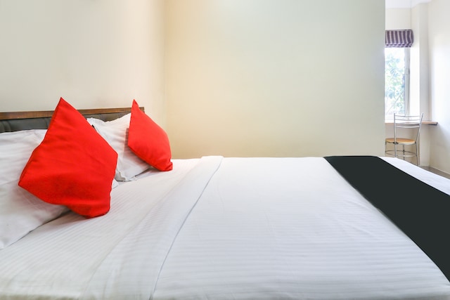 Capital O Platinum Inn - Capital O Platinum Inn NH Bypass Service Road Anayara, PO, Venpalavattom, Thiruvananthapuram, Kerala 695029, India