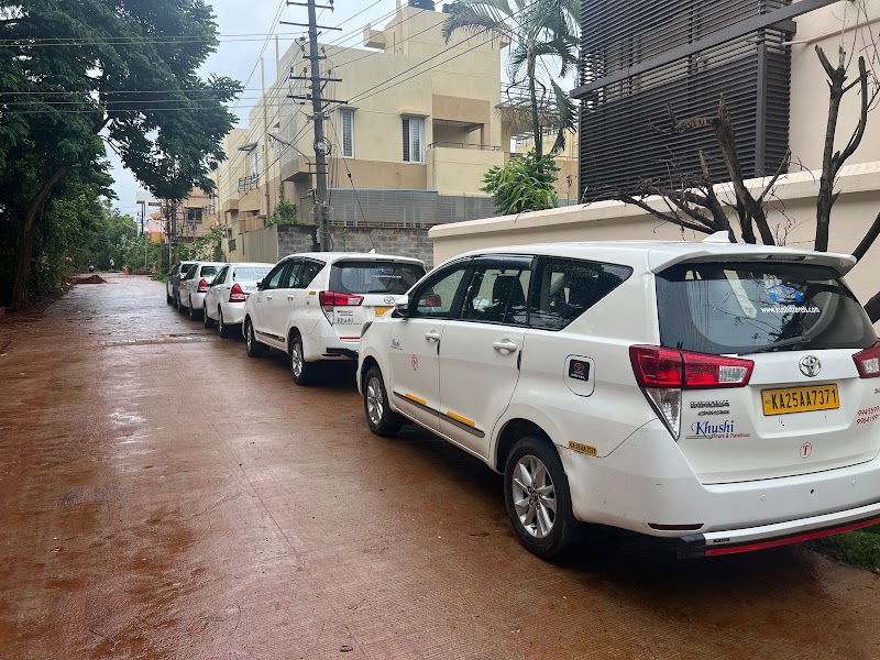 Om travel online - taxi services in udaipur - Om travel online - taxi services in udaipur Bhagwati hotel, Lake Palace Rd, near dgb forex, Old City, Udaipur, Rajasthan 313001, India