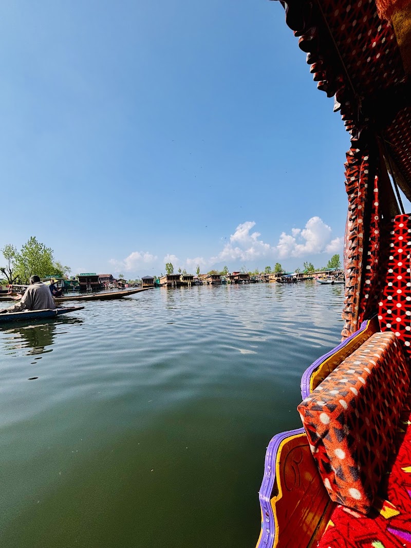 New Bombay hertiage Group Of Houseboats - New Bombay hertiage Group Of Houseboats, hotel Dal lake, Boulevard Rd, opp. New Park, Karapura, Rainawari, Srinagar, 190001