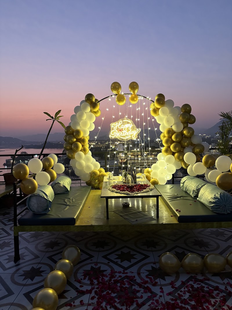 The Lakecity Rooftop Cafe And Restaurant - The Lakecity Rooftop Cafe And Restaurant Budh Ji Ka Darwaja, Jagdish Chowk, Ward 4, Udaipur, Rajasthan 313001, India
