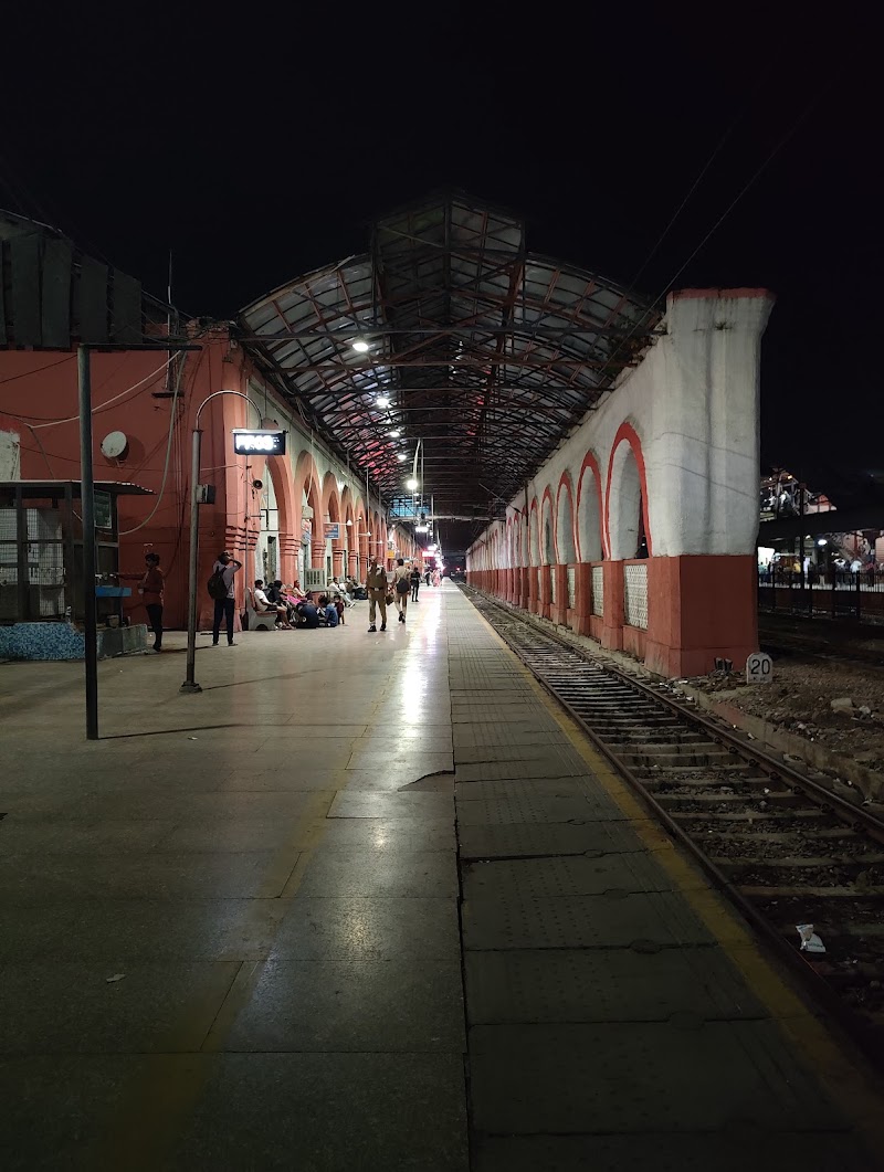 Ghaziabad Railway Station - Ghaziabad Railway Station, 224, Bhur Bharat Nagar, Railway Colony, Madhopura, Ghaziabad, Uttar Pradesh 201009, India