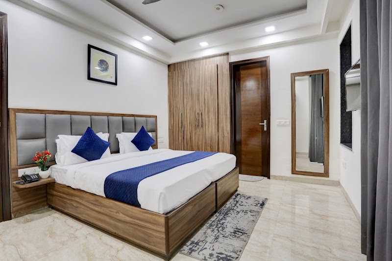Hotel Golden Royal - Hotel Golden Royal 12A, Drishti Accessories, Saraswati Marg, opposite Nellai Annapoorna, Block 12A, WEA, Karol Bagh, New Delhi, Delhi, 110005, India
