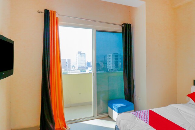 Hotel O AM Residency - Hotel O AM Residency Plot No 08, Nr Fng Vihar-11, Noida, Sector 121, Noida, Uttar Pradesh 201309, India