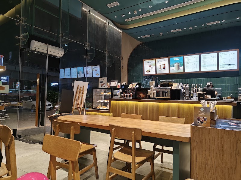 Starbucks - Starbucks 5th mile, 42, Tumkur Rd, near Brigade Deccan Heights, Yeshwanthpur Industrial Area, Phase 1, Yeswanthpur, Bengaluru, Karnataka 560022, India