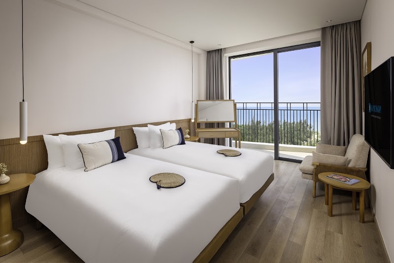 Wyndham Royal Beachfront Resort & Spa Danang - Wyndham Royal Beachfront Resort & Spa Danang Hà My Đông A, Dien Ban Dong, Da Nang 560000, Vietnam