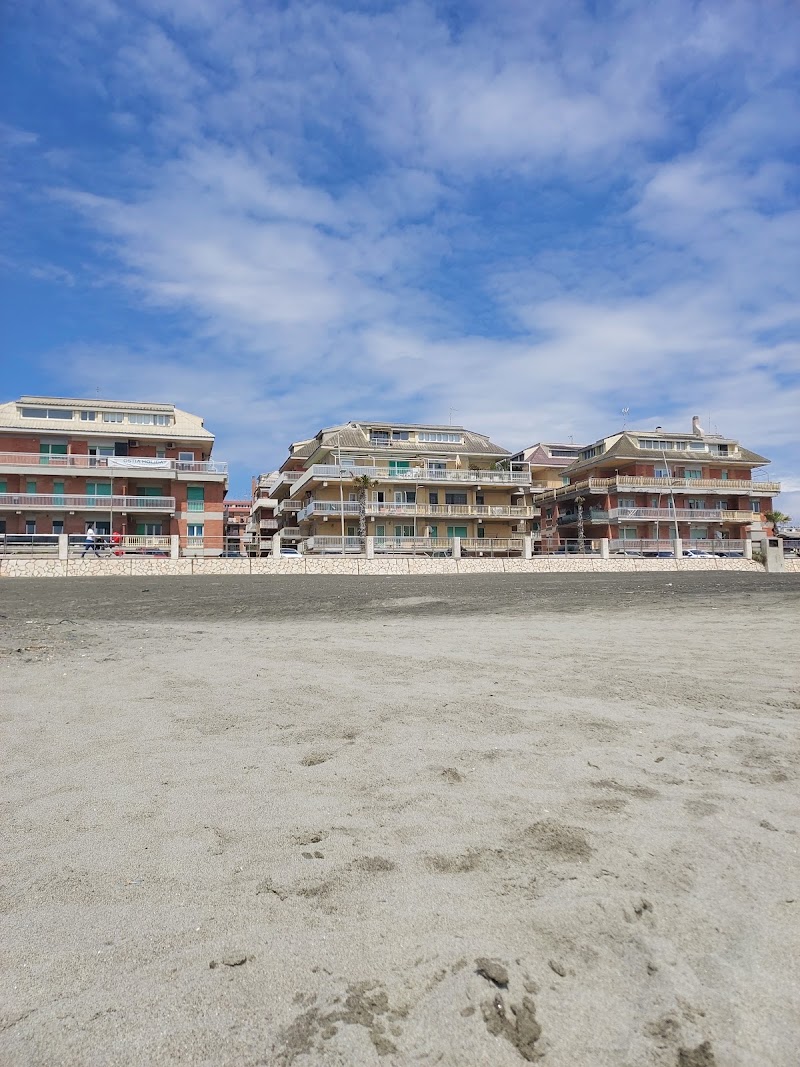 "Limone" Free Beach - "Limone" Free Beach, Lm Duca Degli Abruzzi/Sommergibile, 00121 Lido di Ostia RM, Italy