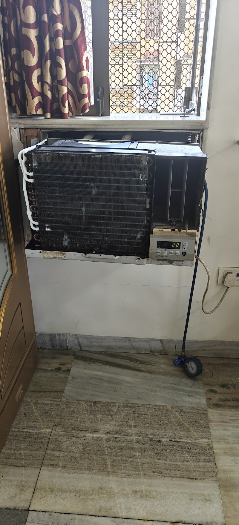 Old A/C buyer and seller