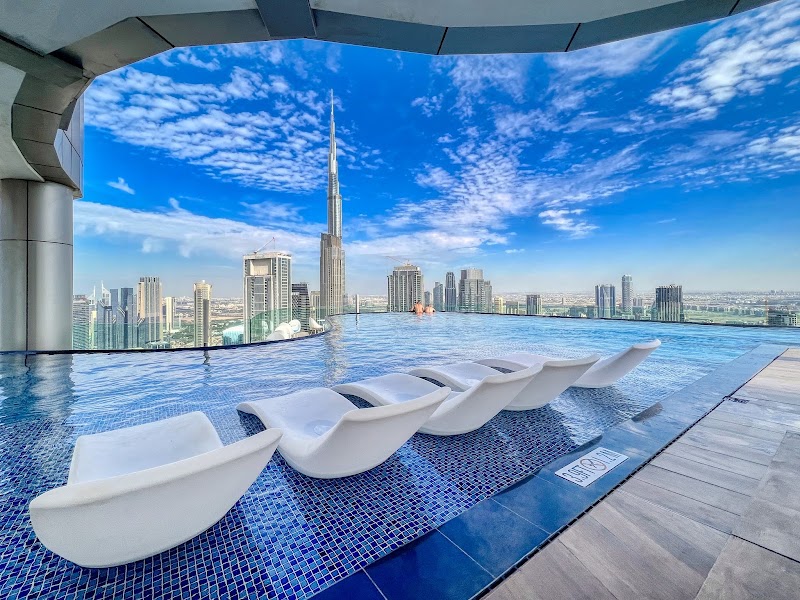 Highest infinity Pool in Downtown Dubai - Highest infinity Pool in Downtown Dubai Paramount Midtown - Business Bay - Dubai - United Arab Emirates