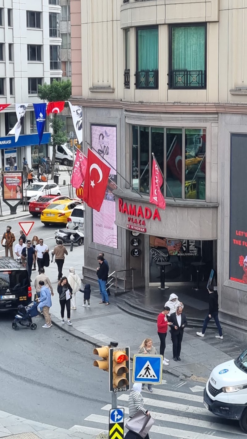 Osmanbey Metro Station - Osmanbey Metro Station, Halaskargazi Mah., 34363 Şişli/İstanbul, Türkiye