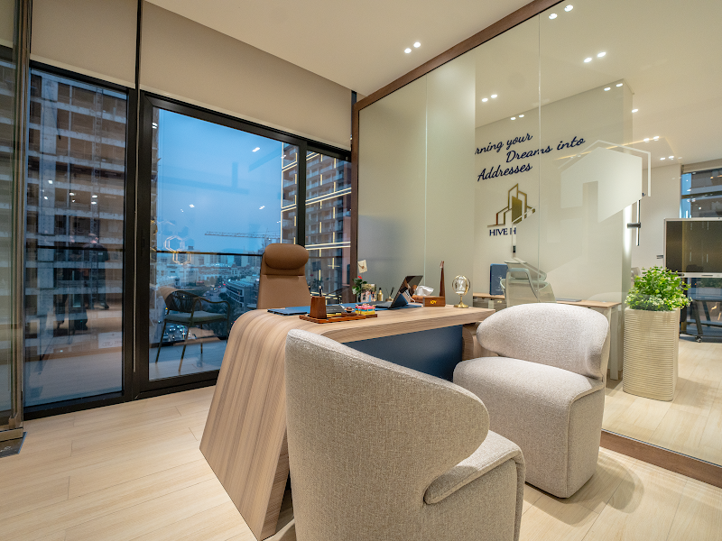 Hive Homes Real Estate - Hive Homes Real Estate Jumeirah village circle, al barsha fourth Binghatti Emerald building, Office 213 - البرشاء جنوب الرابعة - قرية جميرا الدائرية - دبي - United Arab Emirates