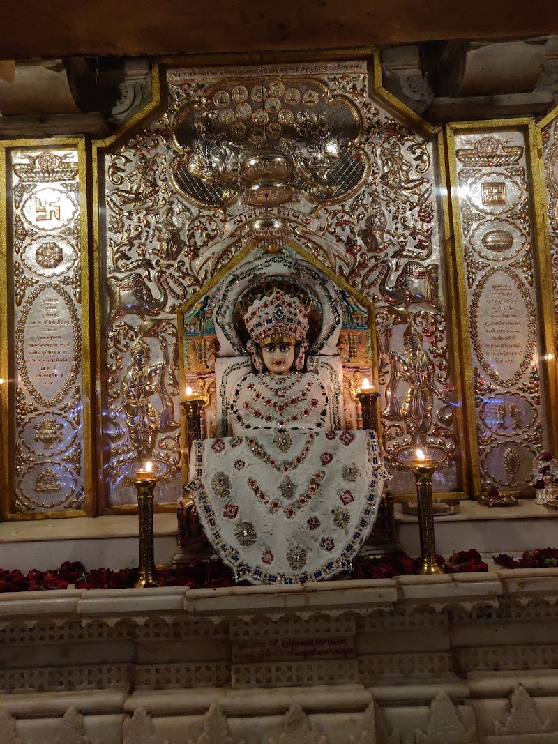 Shantinath Jain Derasar - Shantinath Jain Derasar Parshuram Building, Thakurdwar Rd, Charni Road East, Khandiwadi, Ambewadi, Girgaon, Mumbai, Maharashtra 400002, India