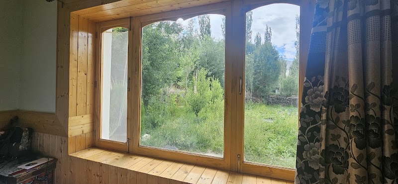 Karma Guest House - Karma Guest House 5HGH+G9V, Shanti Stupa Rd, Leh, 194101