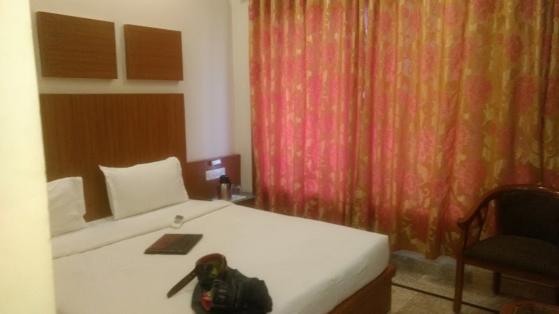 Hotel Basera Brij Bhoomi - Hotel Basera Brij Bhoomi, Atalla Chungi Parikrama Marg, Atalla Chungi Rd, Kishor Pura, Vrindavan, Uttar Pradesh 281121, India