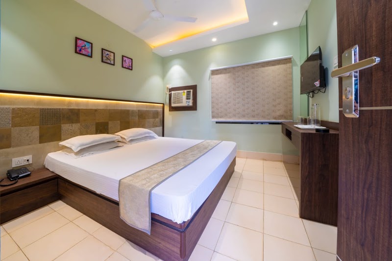 Hotel Dolphin Puri - Hotel Dolphin Puri, Swargadwar Rd, off kakatuya khawaja shop, 2nd lane, Puri, Odisha 752001, India