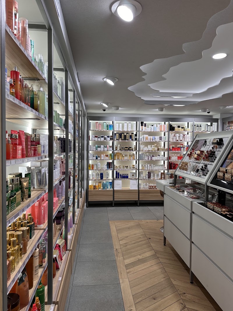 Pharmacie du Mont Blanc - Pharmacie du Mont Blanc, 15 Rue Joseph Vallot, 74400 Chamonix-Mont-Blanc, France