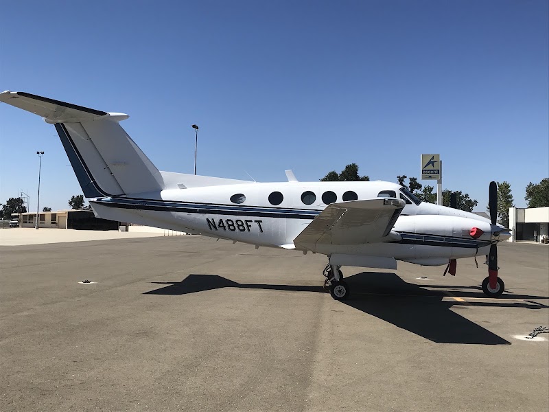 Visalia Municipal Airport - Visalia Municipal Airport, 9501 W Airport Dr, Visalia, CA 93277, USA