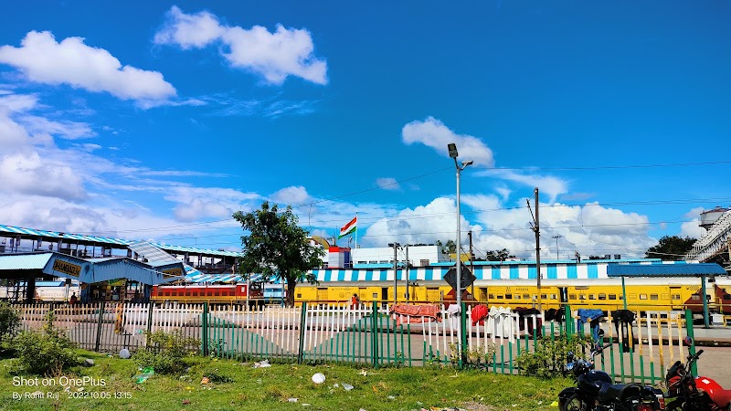DHANBAD RAILWAY STATION(South Side) - DHANBAD RAILWAY STATION(South Side), QCRH+7F7, Dhanbad Railway Station Rd, Purana Bazar, Wassepur, Dhanbad, Jharkhand 826007, India