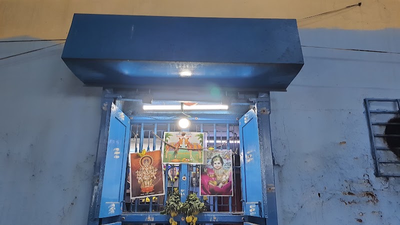 Mylapore Jannal Kadai Window Bajji stall