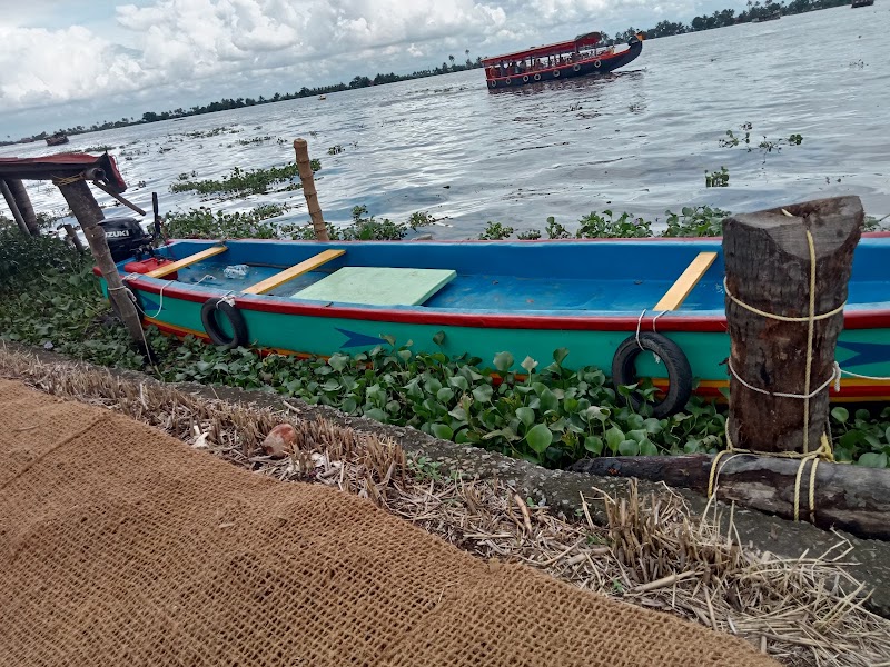 Alleppy backwaters - Alleppy backwaters G953+PF3, Punnamada, Starting Point, Alappuzha, Mullakkal, Kerala 688006, India