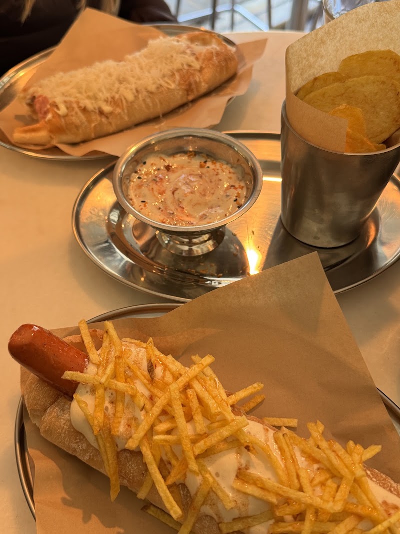 HOT · Frankfurts & Hot Dogs Born - HOT · Frankfurts & Hot Dogs Born Pg. del Born, 26, Ciutat Vella, 08003 Barcelona, Spain