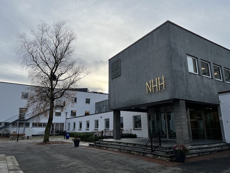 NHH Norwegian School of Economics - NHH Norwegian School of Economics Helleveien 30, 5045 Bergen, Norway