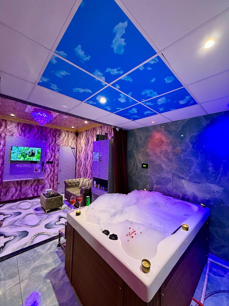 Lara International Spa - Best Spa in Punjagutta - Lara International Spa - Best Spa in Punjagutta NAGARJUNA CO-OPERATIVE HOUSING SOCIETY LTD, shop, 2nd Floor, Goyaz jewellery, 5 & 6, Nagarjuna Cir Rd, above goyaz jewellery, Mothi Nagar, Nagarjuna Hills, Punjagutta, Hyderabad, Telangana 500082, India