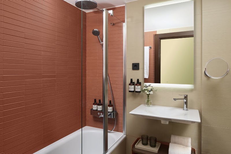 Hotel NH Barcelona Diagonal Poblenou - Hotel NH Barcelona Diagonal Poblenou Carrer d'Àlaba, 94, 96, Sant Martí, 08018 Barcelona, Spain