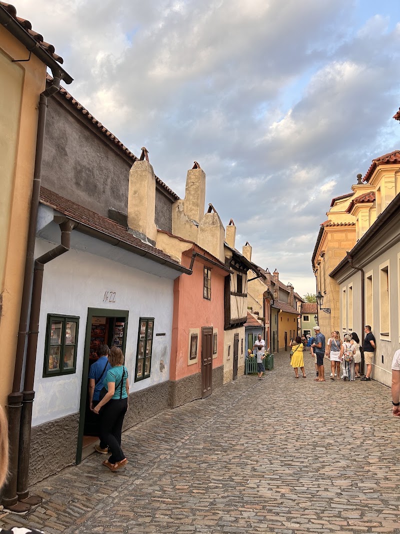 Pamětní deska Franz Kafka - Pamětní deska Franz Kafka, Zlatá ulička u Daliborky 22, Hradčany, 119 00 Praha-Praha 1, Czechia