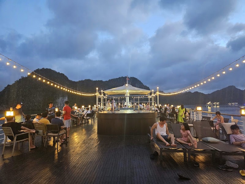 Paradise Grand Cruise - Paradise Grand Cruise No. 01 Tuan Chau Marina, Halong Bay, Ha Long, Quảng Ninh 200000, Vietnam