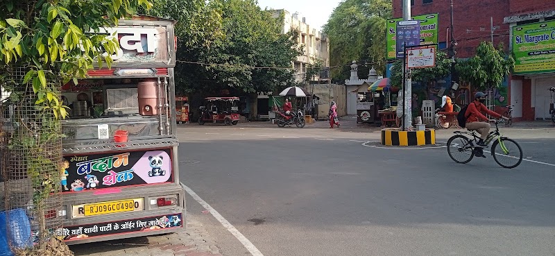 The Food Lab VNS - The Food Lab VNS, Block No.2 Kabirnagar, Nawabganj, Durgakund, Jawahar Nagar Colony, Bhelupur, Varanasi, Uttar Pradesh 221005, India