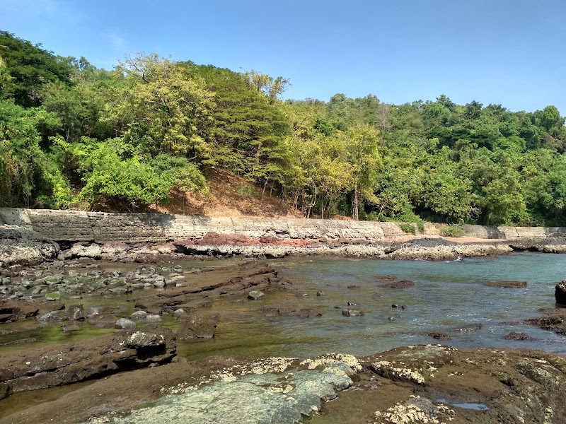 Aguada rocky Beach - Aguada rocky Beach FQVH+43H, Goa 403001, India