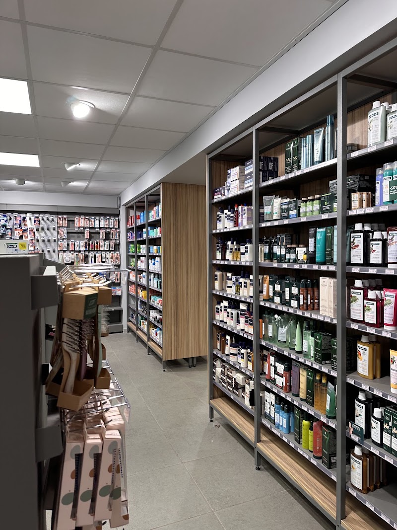 Pharmacie du Mont Blanc - Pharmacie du Mont Blanc, 15 Rue Joseph Vallot, 74400 Chamonix-Mont-Blanc, France