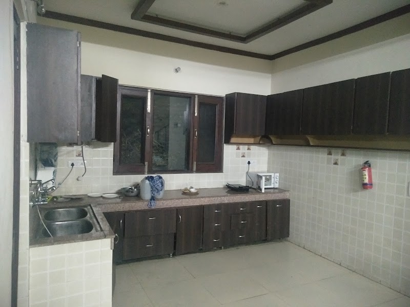 OYO Home 14047 Luxury 3BHK - OYO Home 14047 Luxury 3BHK, 3, BHK Cottage, Garkhal Kanda Rd, Kasauli, Himachal Pradesh 173225, India