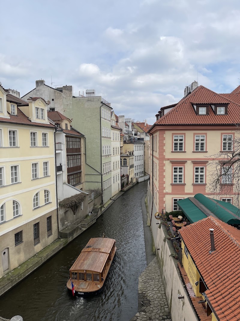 Socha svatého Filipa Benicia - Socha svatého Filipa Benicia, Karlův most, 110 00 Praha 1-Malá Strana, Czechia