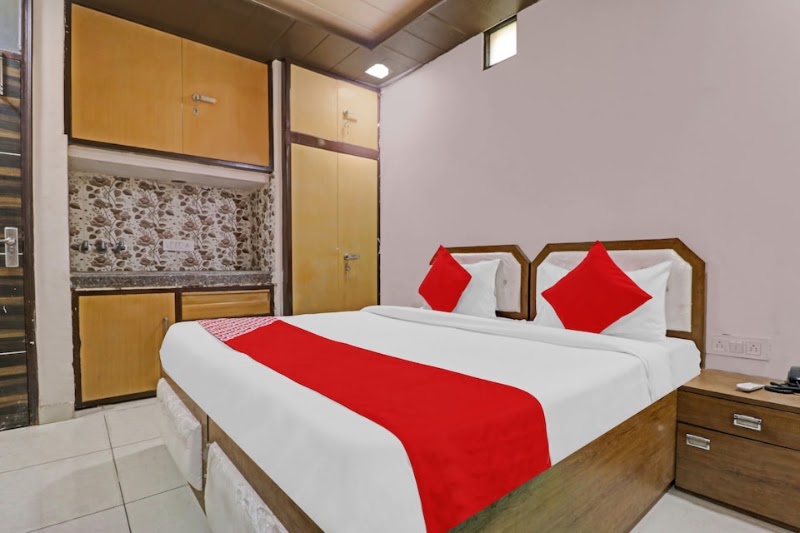 Hotel Knight Inn - Hotel Knight Inn, RWA Property, 84, Bawana Rd, near Vikram Dharam Kanta & Hanuman Mandir, Rama Enclave, Shahbad Daulatpur Village, Rohini, Delhi, 110042, India
