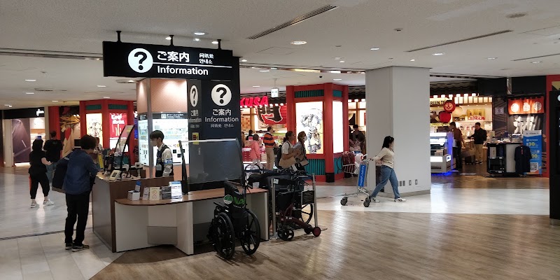 Narita Airport Terminal 1 Showers (Pre-Security) - Narita Airport Terminal 1 Showers (Pre-Security) Japan, 〒286-0111 Chiba, Narita, Sanrizuka, 御料牧場1-1 Shower room Area, 成田国際空港第1ターミナル中央・2F