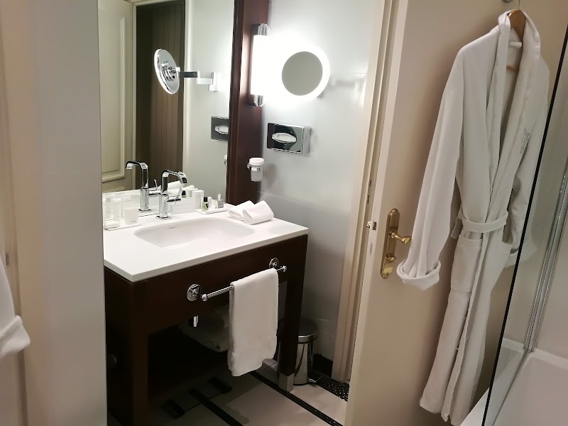 Hotel Barrière Le Majestic Cannes - Hotel Barrière Le Majestic Cannes 10 Bd de la Croisette, 06400 Cannes, France