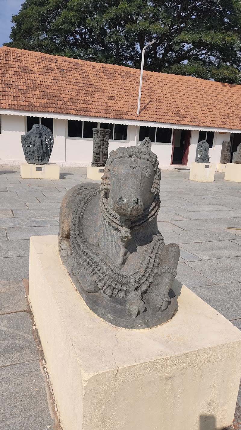 Halebidu - Halebidu 6X7V+7Q7, Halebeedu, Karnataka 573121, India