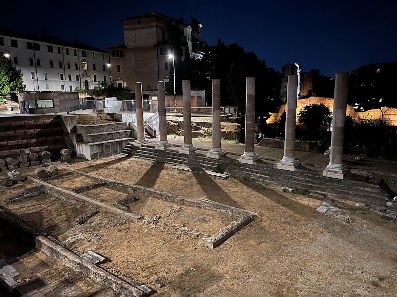 Largo Romolo e Remo - Largo Romolo e Remo Largo Romolo e Remo, 00186 Roma RM, Italy
