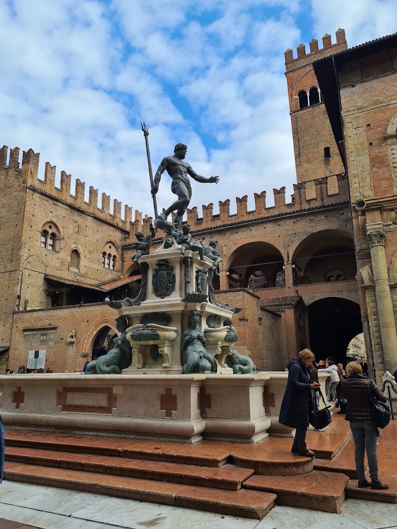 Palazzo Re Enzo - Palazzo Re Enzo Piazza del Nettuno, 1/C, 40125 Bologna BO, Italy