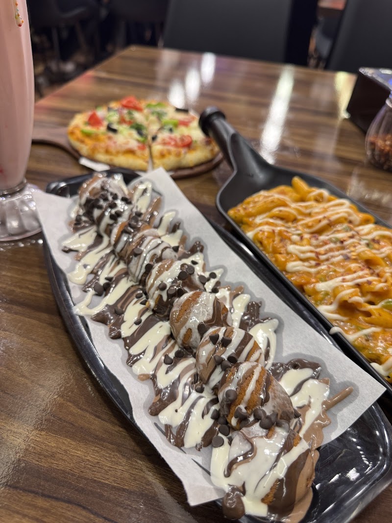 Froozo Cafe Malad - Froozo Cafe Malad Shop no. 7, Asmita Sand Dunes, opp. Radha Krishna School, Om Nagar, Sunder Nagar, Malad West, Mumbai, Maharashtra 400064, India