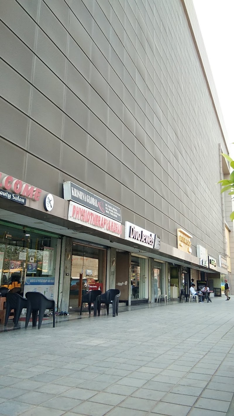 Golden Trade Centre - Golden Trade Centre 6JQJ+CQ8 Golden Trade Centre, 406, Main Rd, near Kishore Shopping Mall, Geetanjali Colony, New Rajendra Nagar, Sadar Bazar, Raipur, Chhattisgarh 492001, India