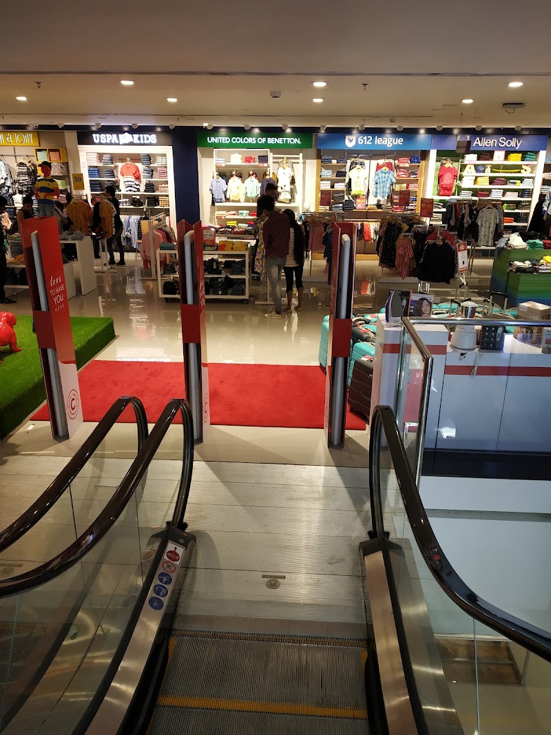 Central Mall - Central Mall Palayam - Airv mmport Road, Pattoor - Vanchiyoor Rd, Vanchiyoor, Thiruvananthapuram, Kerala 695035, India