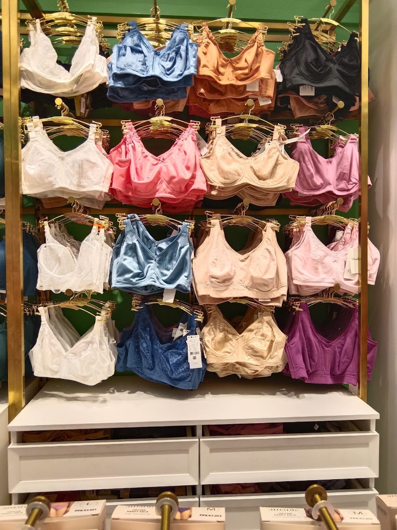 Savvyy@MGF Metropolitan - Savvyy@MGF Metropolitan FF-15, MGF Metropolitan Mall, Mehrauli-Gurgaon Rd, DLF Phase 2, Sector 25, Gurugram, Haryana 122009, India